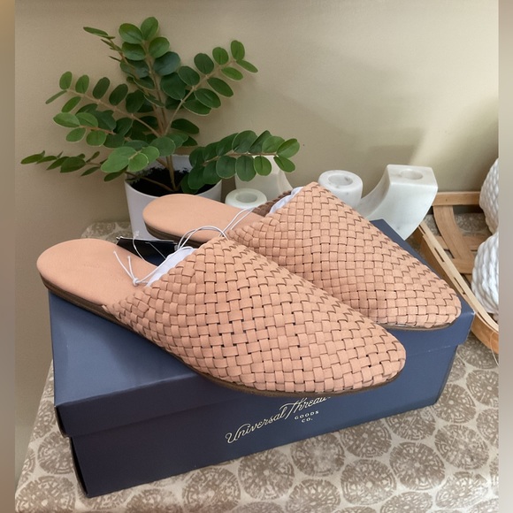 Universal Thread Shoes - Women's Elora Mule Flats - Universal Thread - light beige Size 7 1/2 New